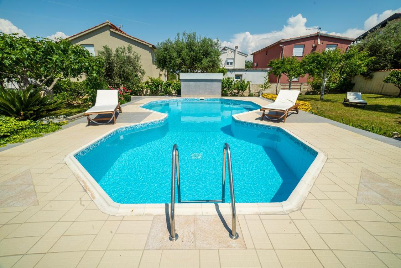 Villa Lulic Vir Exteriér fotografie