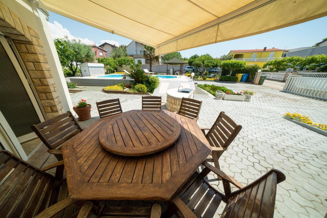 Villa Lulic Vir Exteriér fotografie