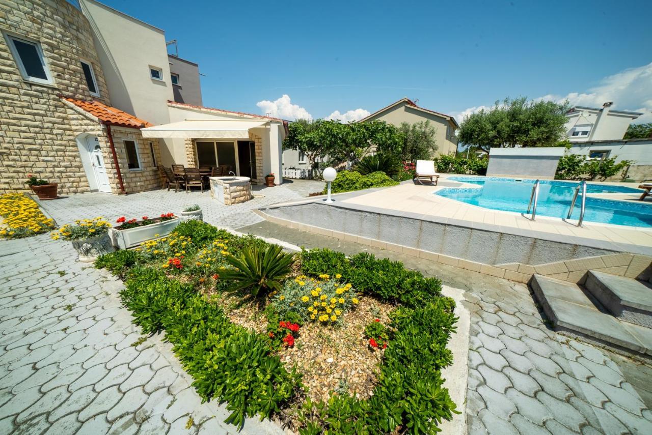 Villa Lulic Vir Exteriér fotografie