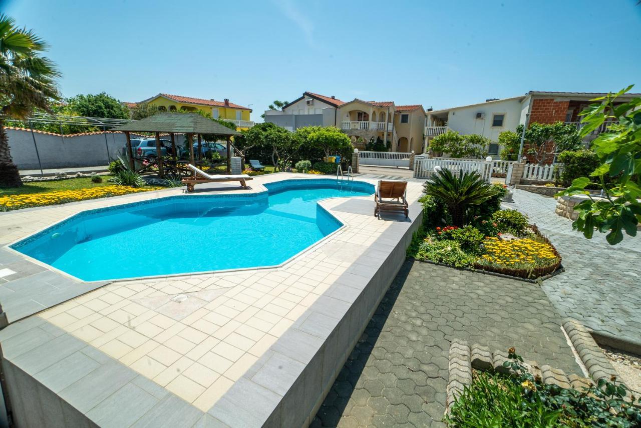 Villa Lulic Vir Exteriér fotografie
