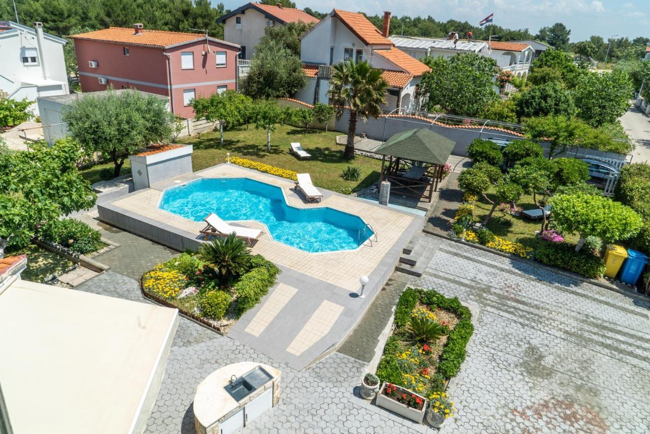 Villa Lulic Vir Exteriér fotografie