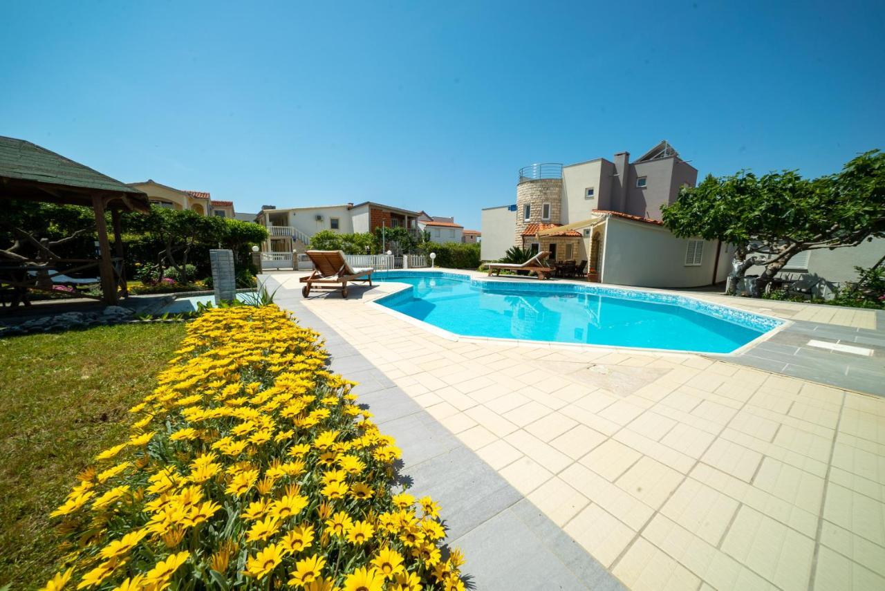Villa Lulic Vir Exteriér fotografie