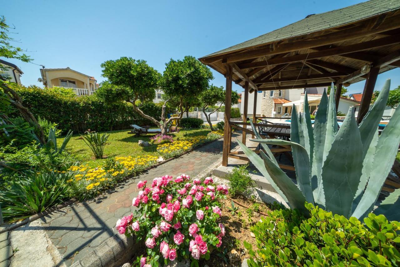 Villa Lulic Vir Exteriér fotografie