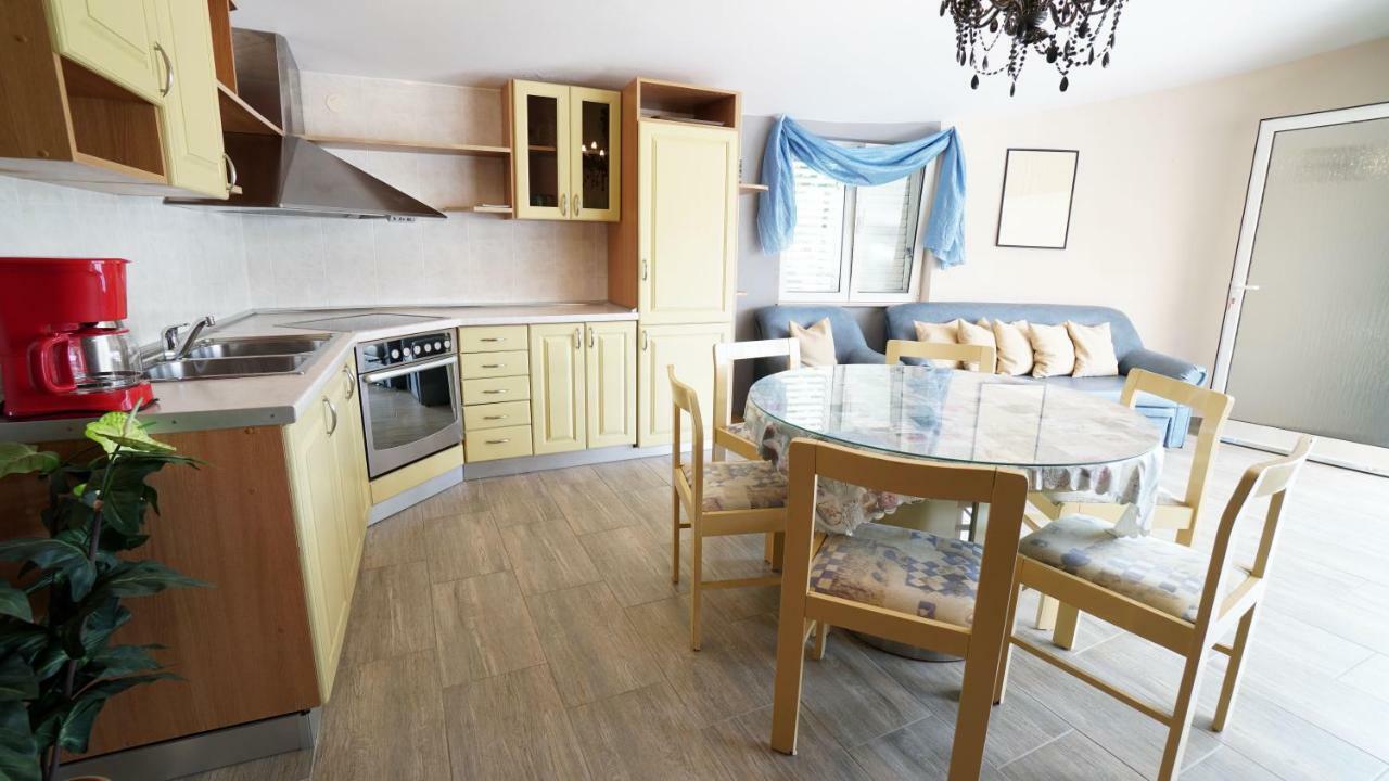Villa Lulic Vir Exteriér fotografie