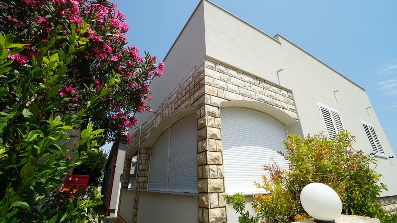 Villa Lulic Vir Exteriér fotografie